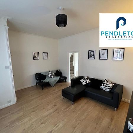 Modern 3 Bed House With Free Parking And Wi-Fi Villa Preston  Dış mekan fotoğraf
