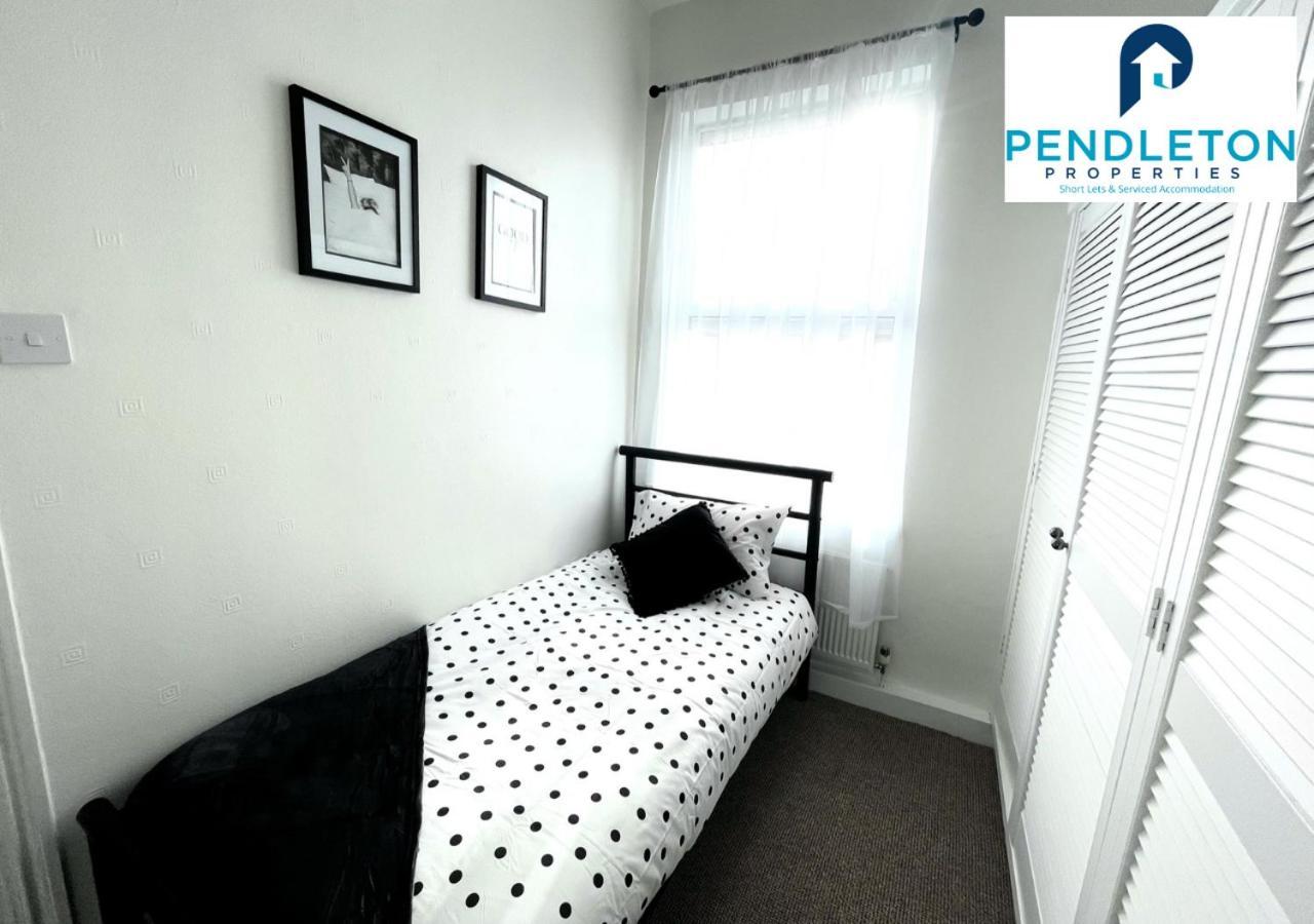 Modern 3 Bed House With Free Parking And Wi-Fi Villa Preston  Dış mekan fotoğraf