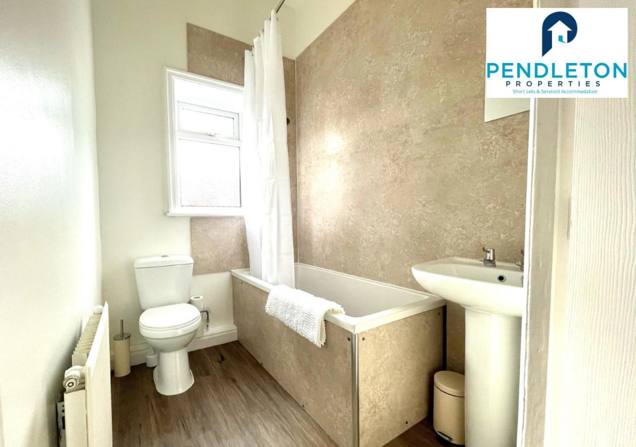 Modern 3 Bed House With Free Parking And Wi-Fi Villa Preston  Dış mekan fotoğraf