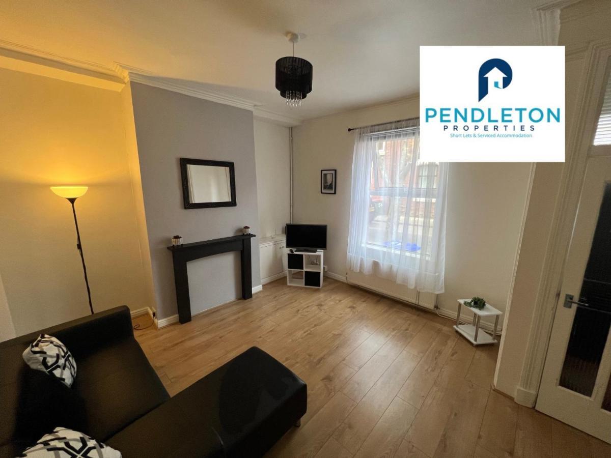 Modern 3 Bed House With Free Parking And Wi-Fi Villa Preston  Dış mekan fotoğraf